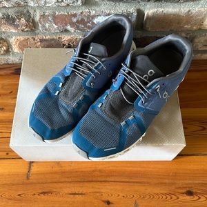 On Running Cloud 5 Sneaker M9.5